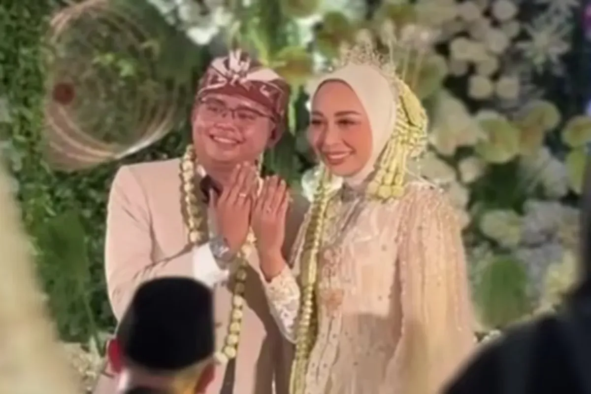 Sosok Diaz mantan suami Putri Karlina masih menjadi perbincangan netizen mengenai kebenarannya. (Sumber: Instagram/@putri.karlina14)