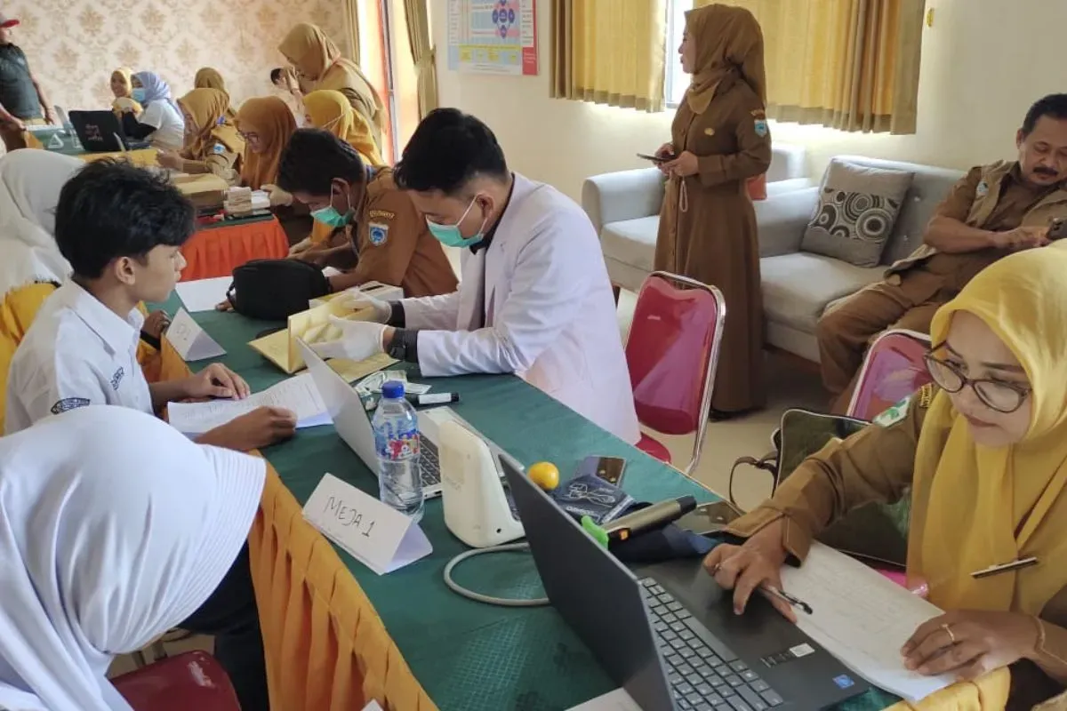 Puluhan calon murid SR dari Kabupaten Pandeglang, mengikuti pemeriksaan kesehatan di Puskesmas Panimbang, Rabu, 16 Juli 2025. (Sumber: Dok. Kepala PKM Panimbang)