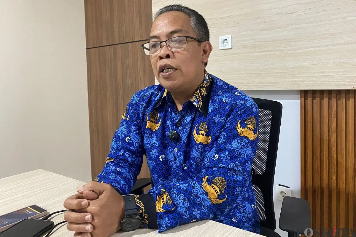 Kepala Bidang Pembinaan SD Disdikbud Tangsel, Didin Sihabudin di Kantor Dinas Pendidikan dan Kebudayaan Kota Tangsel, Kamis, 17 Juli 2025. (Sumber: Poskota/Primayanti Juli Kumala Manalu)
