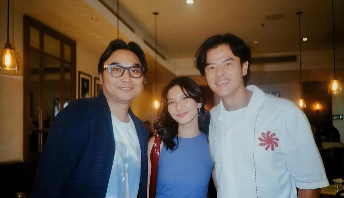 Lirik lagu Gaze dari Adhitia Sofyan yang menjadi soundtrack film Sore: Istri dari Masa Depan. (Sumber: Instagram/@adhitiasofyan)