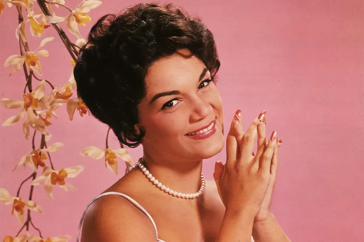 Lirik lagu Connie Francis - Pretty Little Baby