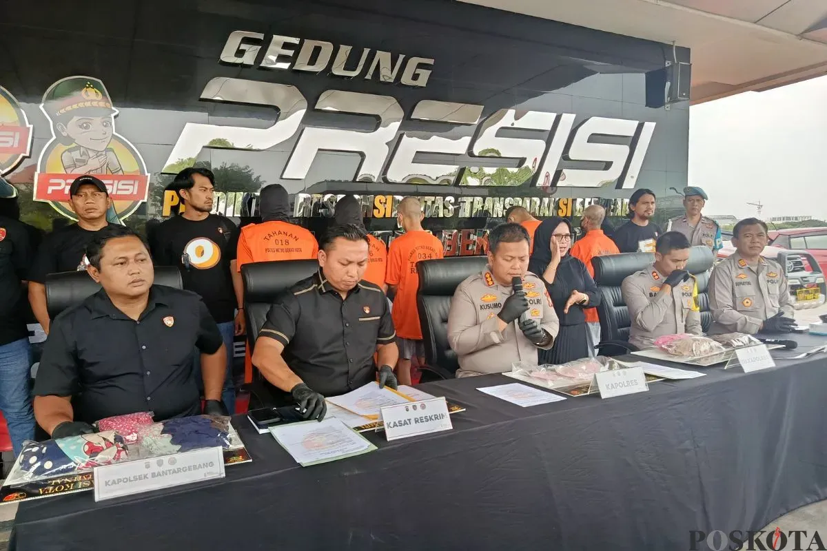 Polres Metro Bekasi Kota menetapkan dua pelaku curanmor dengan pemberatan dalam rilis, Jumat, 18 Juli 2025. (Sumber: Poskota/Nurpini Aulia Rapika)