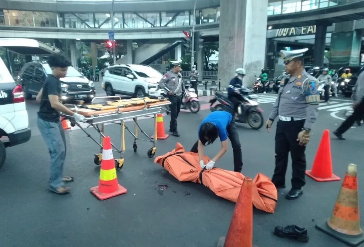 Kecelakaan maut di perempatan CSW, Jalan Raya Sisingamangaraja, Kebayoran Baru, Jakarta Selatan, pada Jumat pagi, 18 Juli 2025. (Sumber: TMC Polda Metro Jaya)