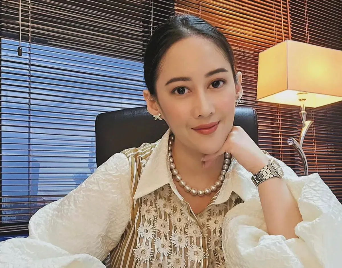 Kusuma Anggraini alias Ninik yang viral karena membongkar dugaan perselingkuhan sang suami, Kompol Arif Purnama Oktora dengan selebgram Iris Wullur. (Sumber: Instagarm/@ninik102)