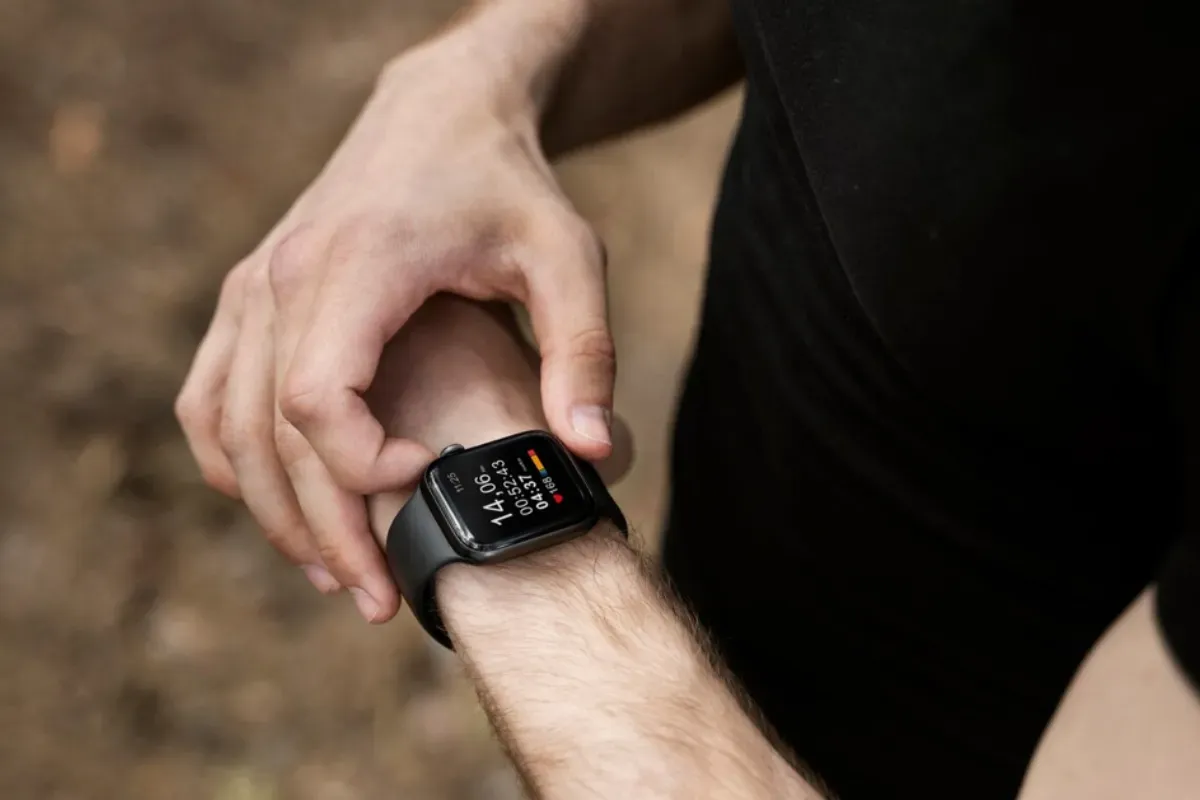 Ilustrasi smartwatch AMOLED dengan harga yang terjangkau. (Sumber: Freepik/Rawpixel)