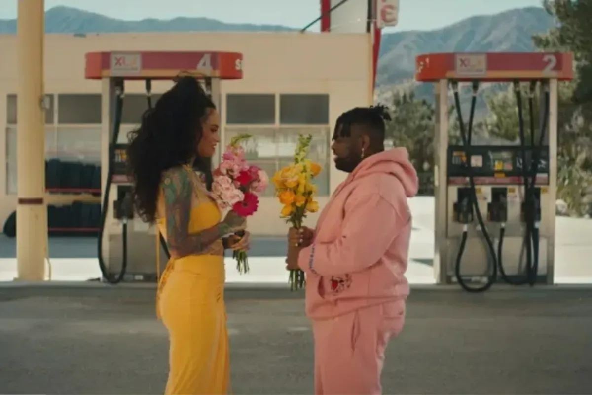 Lirik lagu At My Worst Pink Sweats (Sumber: YouTube/Pink Sweats)