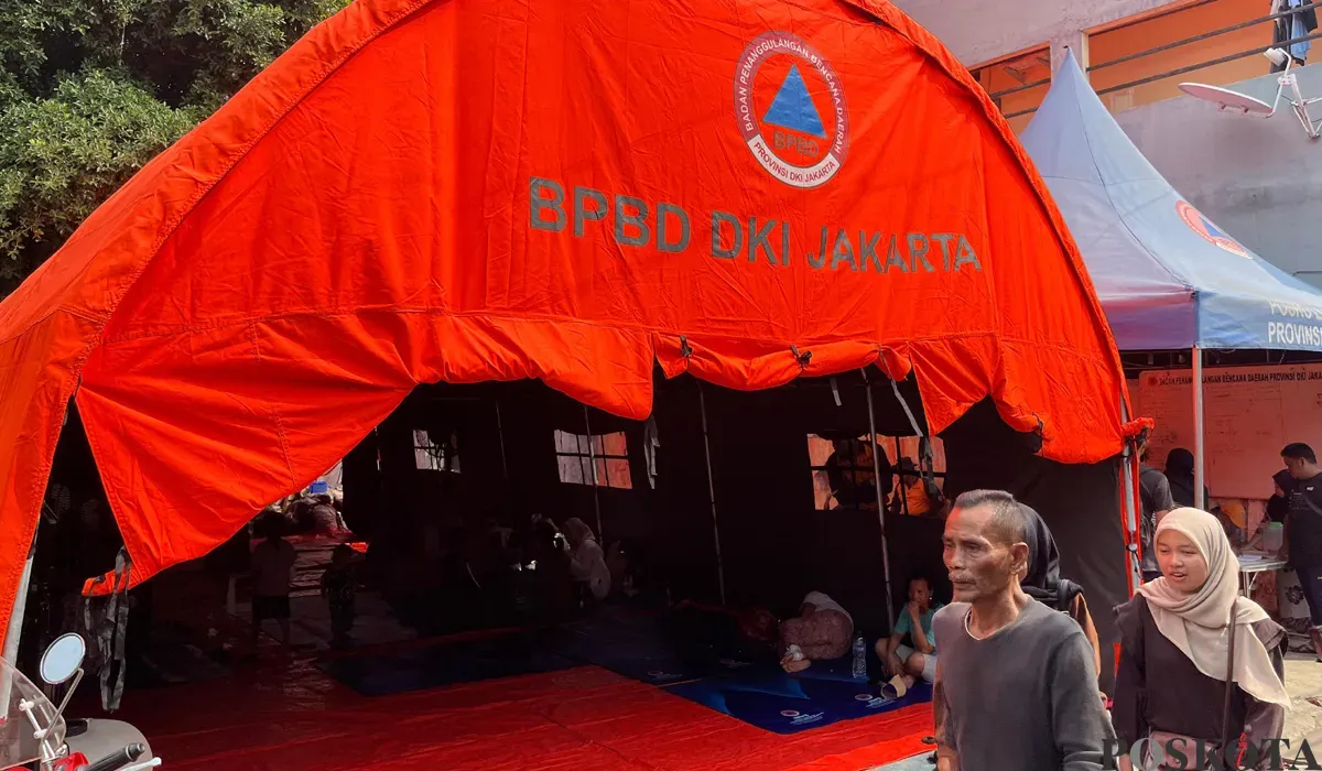 Tenda pengungsian untuk tempat tinggal sementara para korban kebakaran di Bukit Duri, Tebet, Jakarta Selatan, Sabtu, 19 Juli 2025. (Sumber: POSKOTA | Foto: M Tegar Jihad)