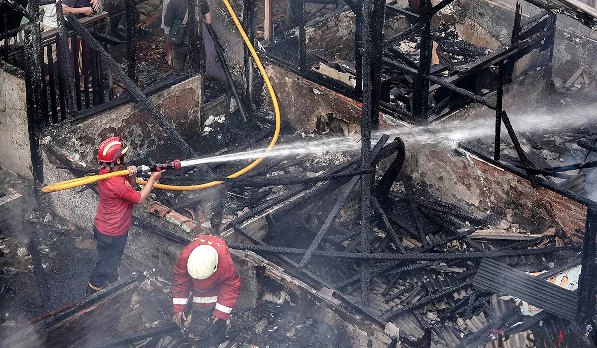 Situasi usai puluhan rumah di Grogol Utara, Kebayoran Baru, Jakarta Selatan, Minggu, 20 Juli 2025. (Sumber: POSKOTA | Foto: Bilal Nugraha Ginanjar)