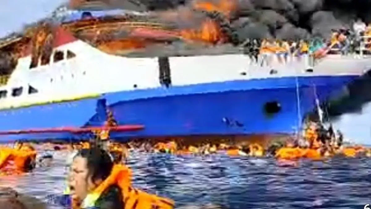 KM 5 Barcelon aterbakar di Pulau Taliase (Sumber: Istimewa)
