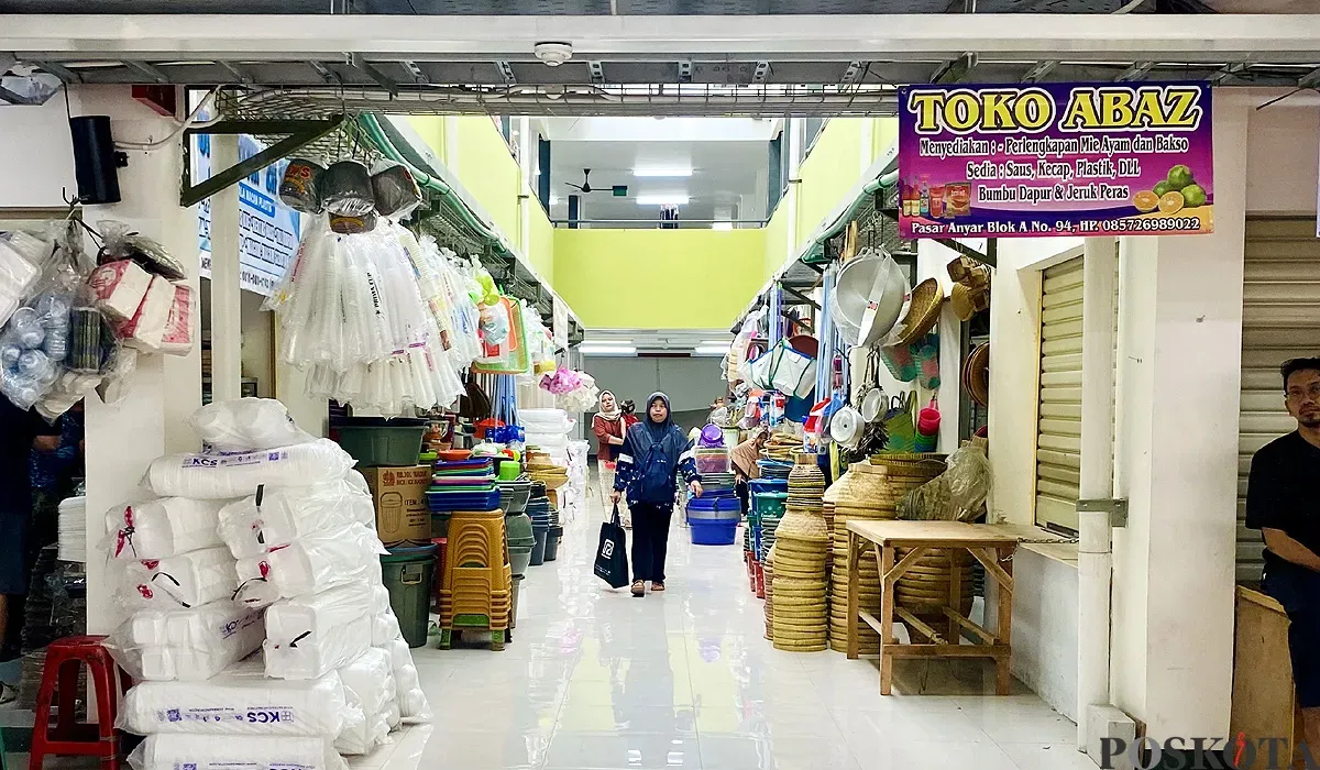 Kondisi bangunan baru Pasar Anyar Kota Tangerang yang kini telah mencapai 95 persen pada Minggu, 20 Juli 2025. (Sumber: POSKOTA | Foto: Primayanti)