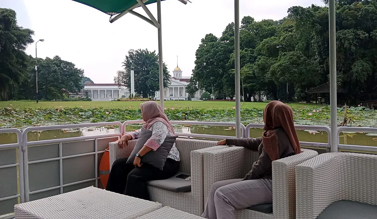 Wahana edukasi terbaru, Tutur Danau, di Kebun Raya Bogor menghadirkan pengalaman berkeliling Danau Gunting sembari mempelajari sejarah dan ekosistem kawasan. (Sumber: Sekar Putri Andini)
