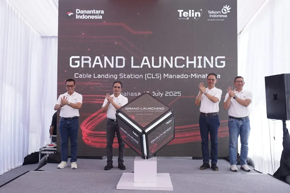 CEO Telin Budi Satria Dharma Purba, Direktur Wholesale & International Service Telkom Honesti Basyir saat Grand Launching Cable Landing Station (CLS) Manado- Minahasa (Sumber: Dok. Telkom)