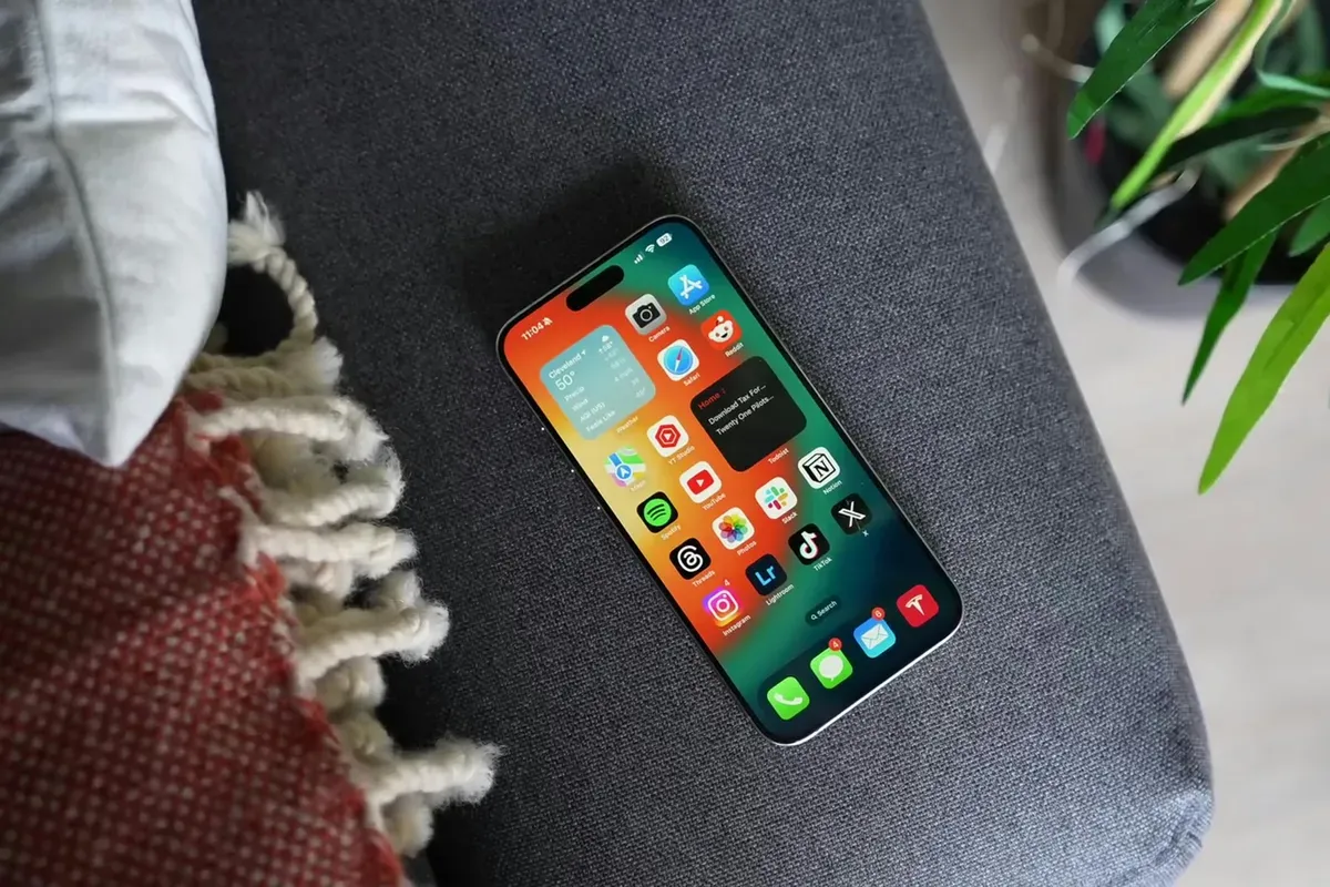 Spesifikasi iPhone 15, Apakah Masih Worth It Dibeli Jelang Perilisan iPhone 17? (Sumber: Unsplash/Phúc Khang Mobile)