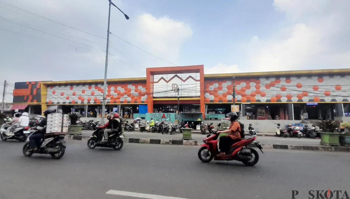 Suasana di Pasar Badak Pandeglang. Melemahnya daya beli masyarakat, membuat PAD Kabupaten Pandeglang dari sektor pasar tradisional seret. (Sumber: Poskota/Samsul Fatoni)