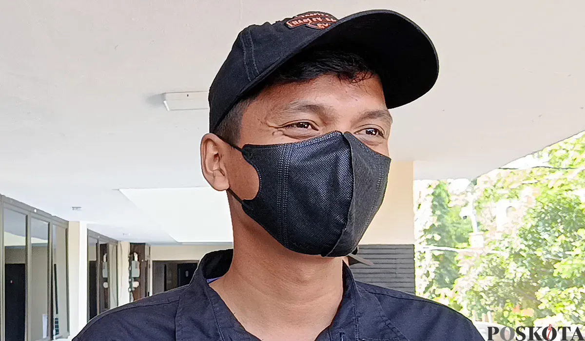 Ahmad, 25 tahun, salah satu korban penipuan calo tenaga kerja berkedok yayasan di Cikarang Utara, Kabupaten Bekasi, pada Senin, 21 Juli 2025. (Sumber: POSKOTA | Foto: Nurpini Aulia Rapika)