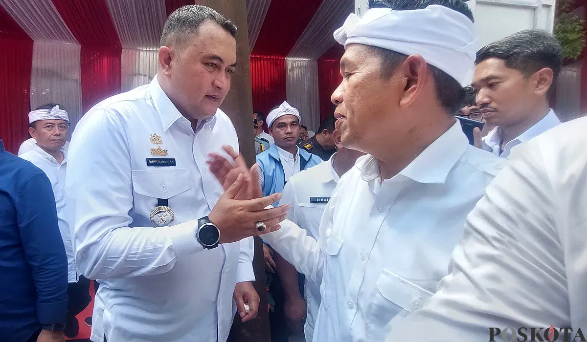 Bupati Bogor, Rudy Susmanto (kiri) bersama Gubernur Jawa Barat, Dedy Mulyadi (kanan), dalam launching Koperasi Desa Merah Putih di Desa Hambalang, Kecamatan Citereup, Kabupaten Bogor, Senin, 21 Juli 2025. (Sumber: POSKOTA | Foto: Sekar Putri Andini)