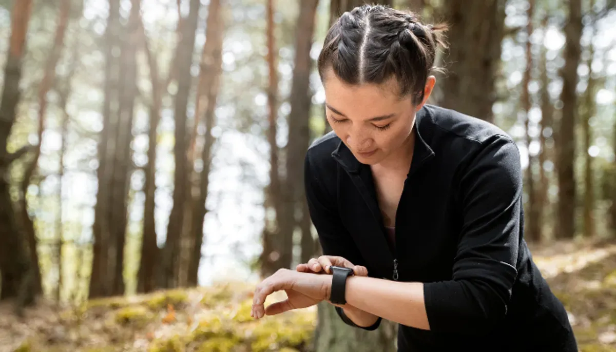 Smartwatch GPS outdoor terbaik, ini 5 pilihan terupdate 2025 dari harga 3 jutaan hingga premium. (Sumber: Freepik)