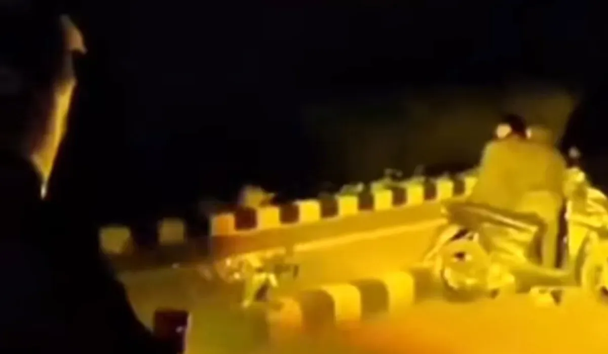 Tangkap layar video unggahan akun Instagram @_bemskuy yang sempat viral dengan narasi adanya aktivitas asusila sejumlah sejoli di area Stadion dan Taman Pakansari, Cibinong, Kabupaten Bogor.