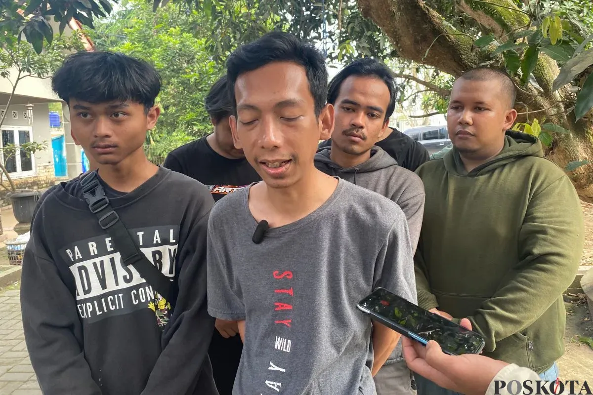 Kakak korban wanita yang tewas di di Jalan Lamping Kancil, Desa Cibogo, Kecamatan Cisauk, Kabupaten Tangerang, Selasa, 22 Juli 2025. (Sumber: Poskota/Primayanti Juli Kumala Manalu)