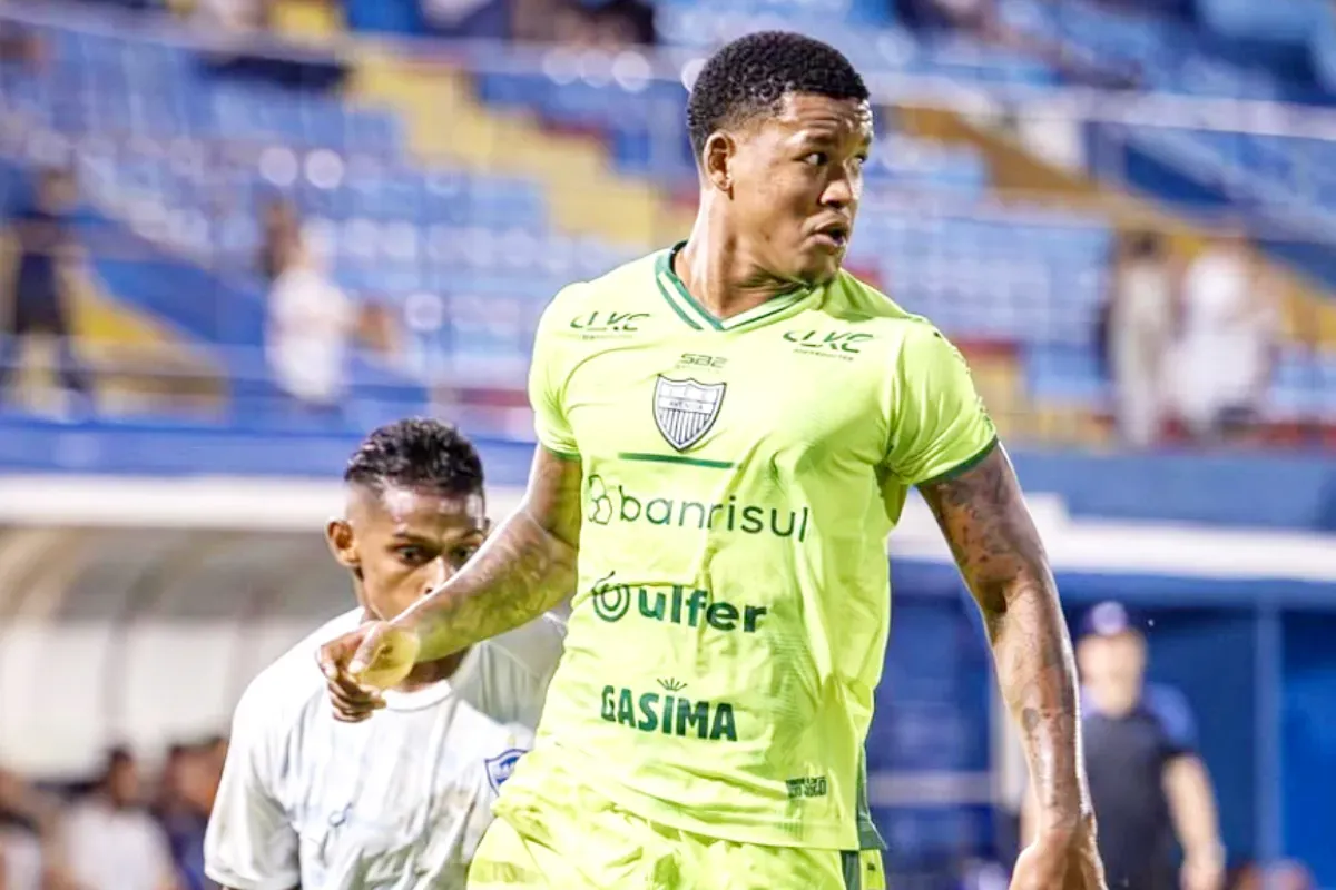 Potret pemain asing asal Brasil, Alan Cardoso yang dikabarkan segera menjadi bagian dari skuad Persija Jakarta. (Sumber: Instagram/@acardoso06)