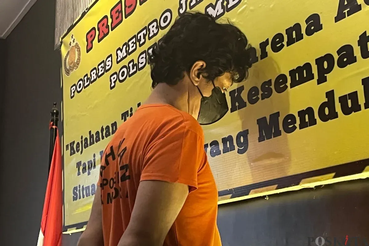 Polsek Tambora meringkus Kusnadi, 29 tahun, tersangka kasus curanmor di kawasan Tambora, Jakarta Barat, Rabu, 23 Juli 2025. (Sumber: Poskota/Pandi Ramedhan)