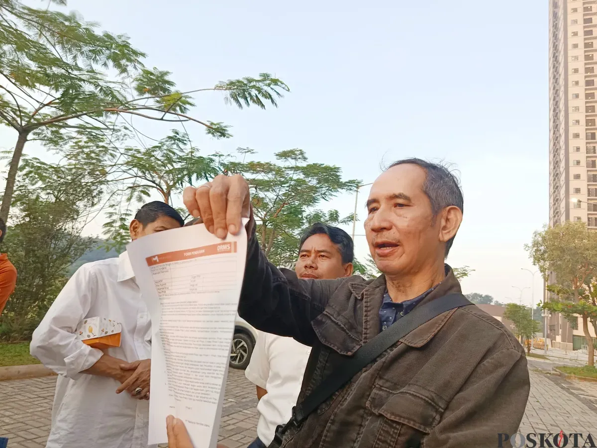 Konsumen Meikarta, Edwin S. Gosal, 63 tahun, menerima pengembalian dana (refund) satu unit apartemen. Ia mengaku memilih opsi tersebut meskipun mendapatkan potongan sebesar 12 persen, Rabu, 23 Juli 2025. (Sumber: Poskota/Nurpini Aulia Rapika)