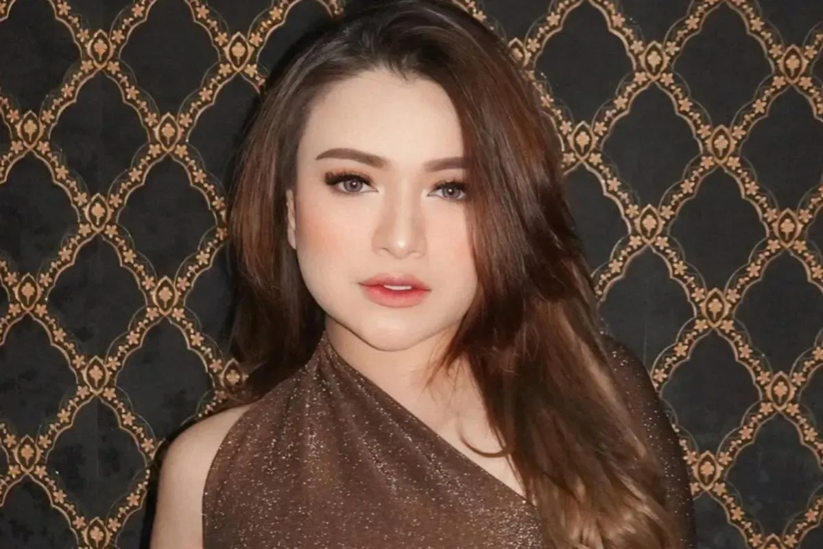 Potret Nathalie Holscher yang dikabarkan diboikot dari panggung DJ usai viralnya video parodi hamil. (Sumber: Instagram/@nathalieholscher)