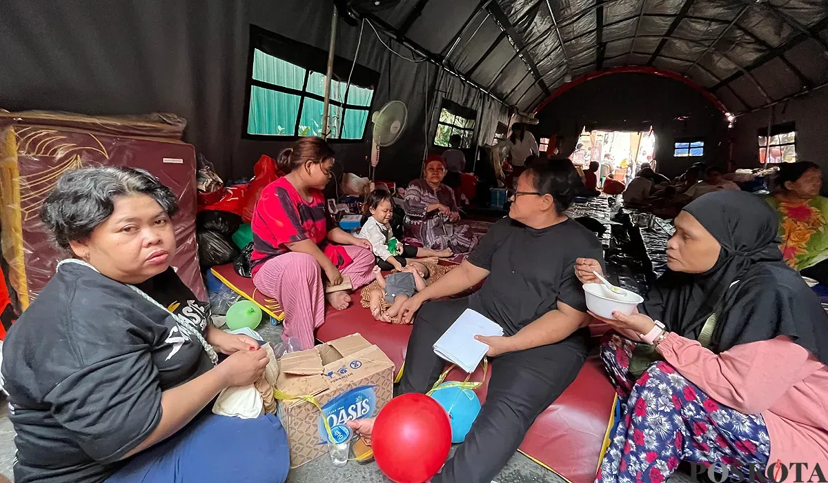 Suasana di lokasi pengungsian warga di Kelurahan Duri Utara, Tambora, Jakarta Barat, Rabu, 23 Juli 2025. (Sumber: POSKOTA | Foto: Pandi Ramedhan)