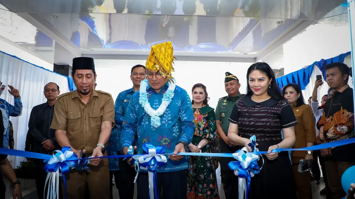 Kepala BNN RI Marthinus Hukom meresmikan kantor BNNP Sulawesi Tengah dan Gedung Rehabilitasi Kabupaten Morowali. (Sumber: Dok. BNN RI)