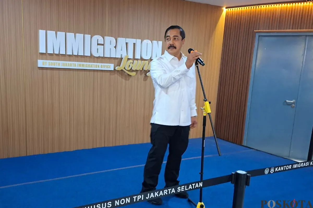 Menteri Imigrasi dan Pemasyarakatan (Kemenimipas), Jenderal Polisi (Purn) Agus Andrianto di acara peresmian Immigration Lounge di Mall Kebayoran Park, Ulujami, Kebayoran Lama, Jakarta Selatan, Kamis, 24 Juli 2025. (Sumber: Poskota/Angga Pahlevi)