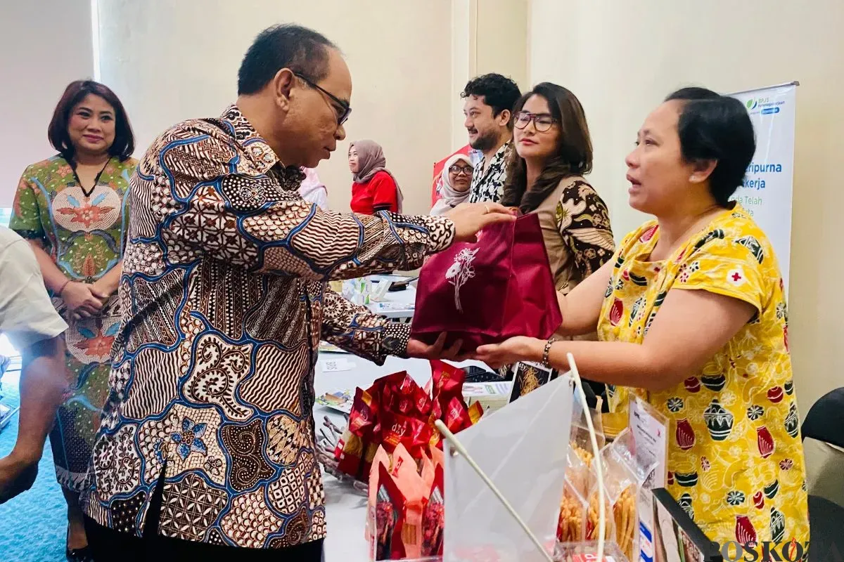 Menteri Koperasi, Budi Arie Setiadi menghadiri Hari Koperasi ke-78 tingkat Kota Tangsel di lantai 8 Gedung Galeri Koperasi dan UKM Tangsel, Kamis, 24 Juli 2025. (Sumber: Poskota/Primayanti Juli Kumala Manalu)