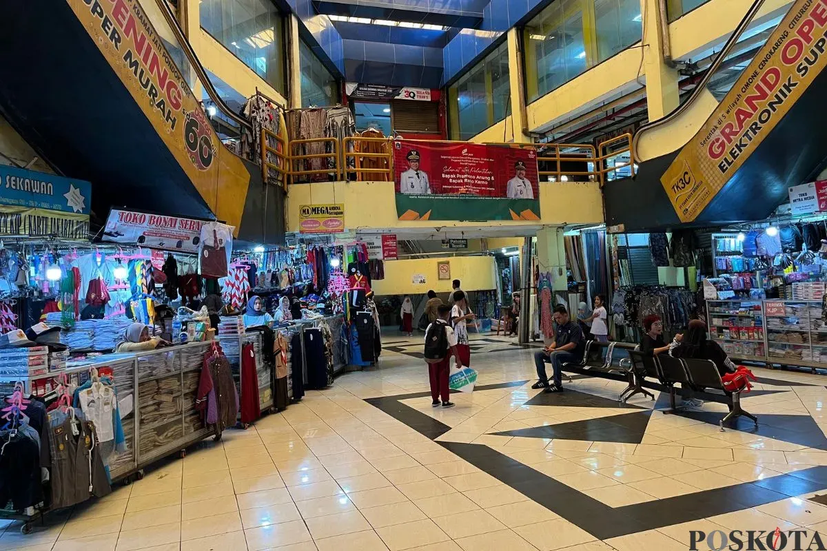 Suasana sepi pembeli di Pasar Kramat Jati, Jakarta Timur, Kamis, 24 Juli 2025. (Sumber: Poskota/Muhammad Tegar Jihad)
