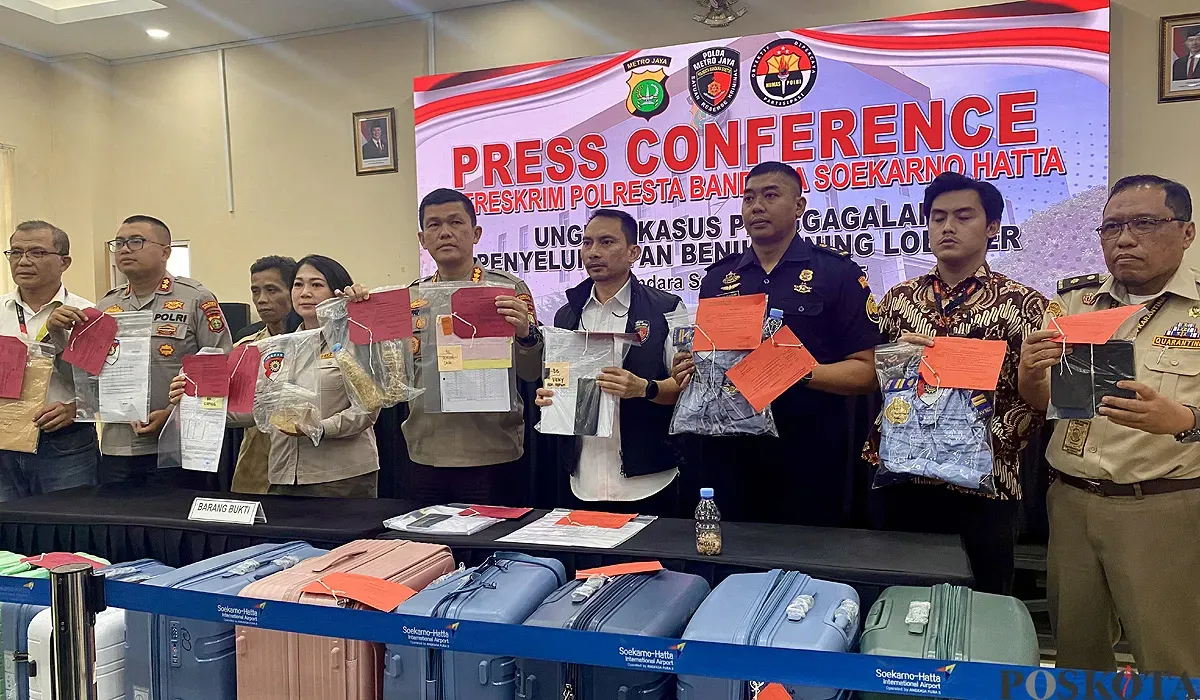Polres Bandara Soetta menunjukkan barang bukti pengungkapan kasus penyelundupan benih lobster dalam ekspose perkara pada Kamis, 24 Juli 2025. (Sumber: POSKOTA | Foto: Primayanti)