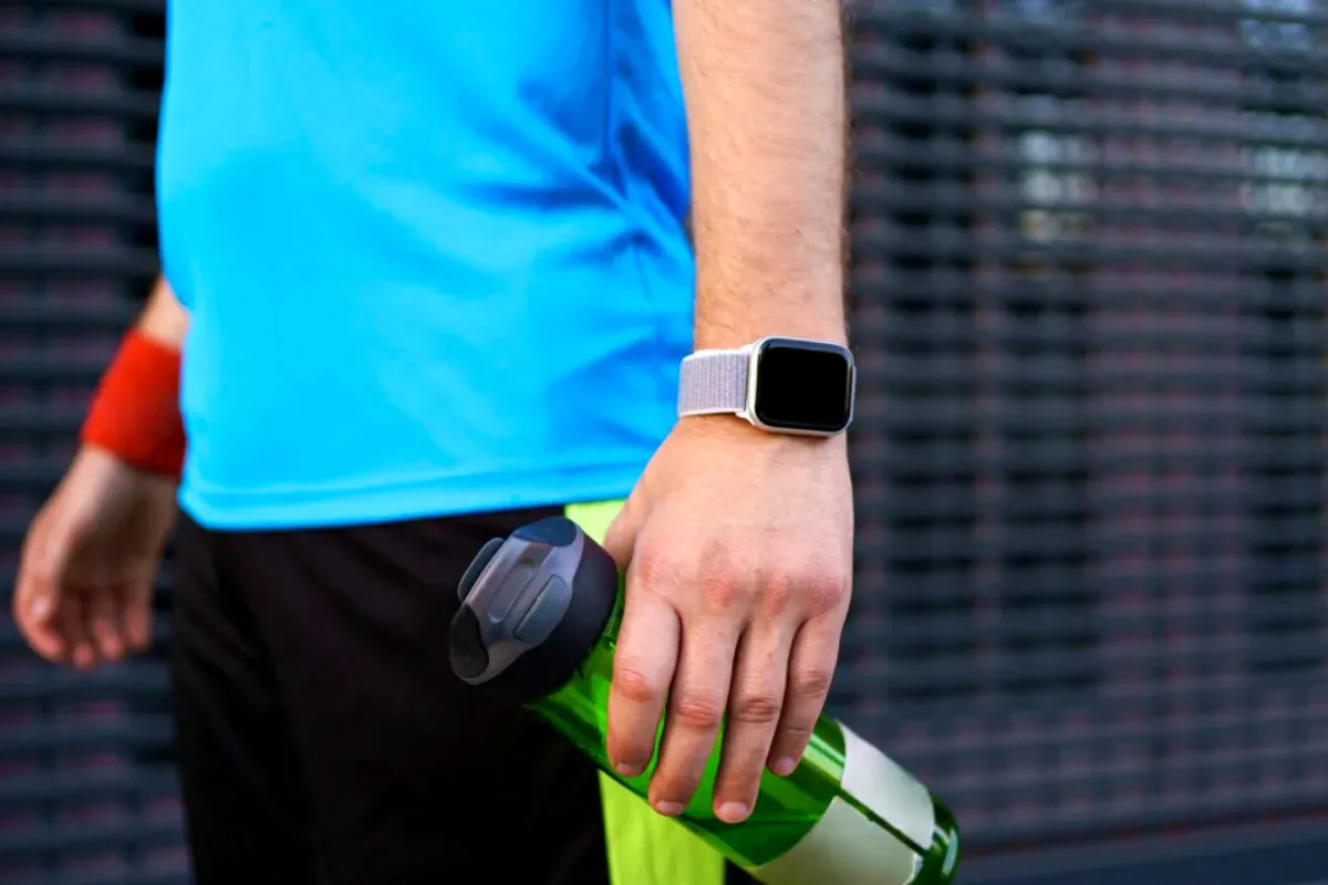 Ilustrasi smartwatch running dengan harga terjangkau. (Sumber: Freepik/ ArthurHidden)