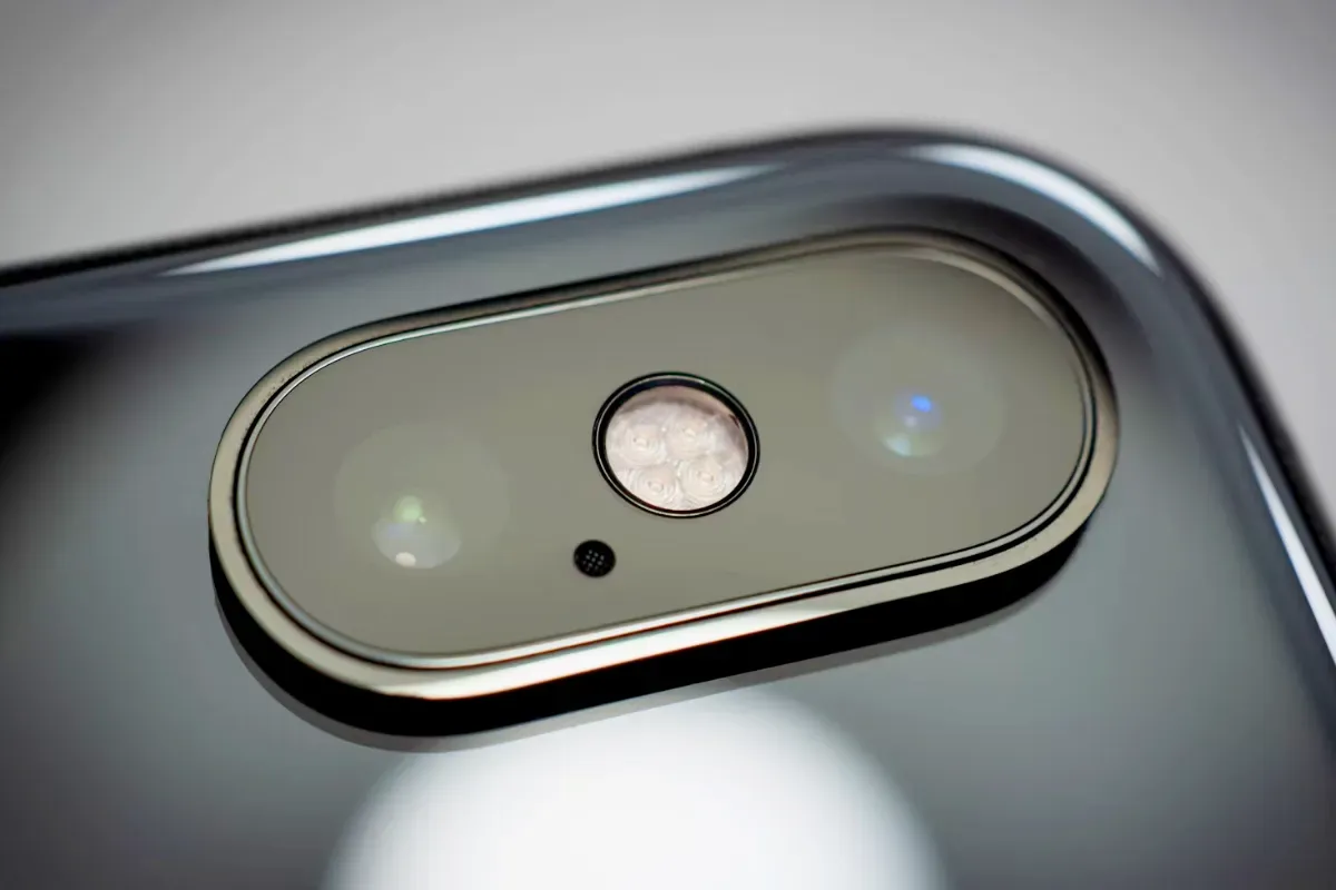 Ilustrasi sulap kamera HP Android jadi mirip iPhone untuk membuat konten Instagram. (Sumber: Unsplash/matthiasoberholzer)