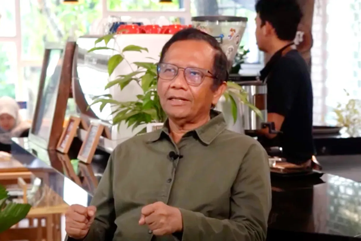 Potret Mahfud MD yang menilai keputusan hakim dalam kasus Tom Lembong salah. (Sumber: YouTube/ Rhenald Kasali)
