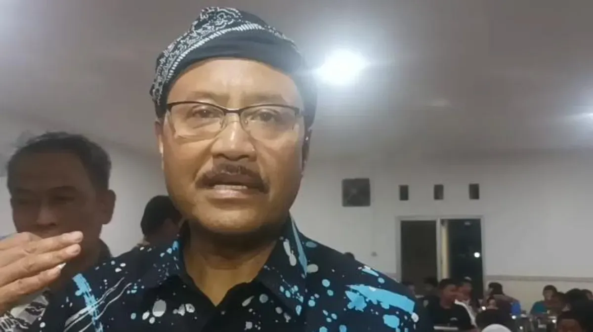 Menteri Sosial (Mensos) Saifullah Yusuf atau Gus Ipul saat meninjau Sekolah Rakyat Menengah Pertama 10 di Sentra Terpadu Inten Soeweno, Kabupaten Bogor, pada Kamis malam, 24 Juli 2025. (Sumber: Istimewa)