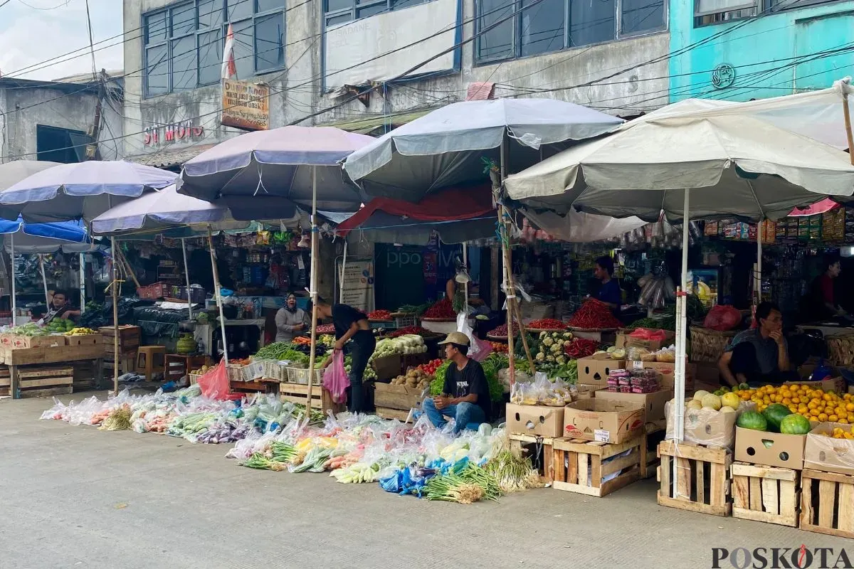 Kondisi pedagang kaki lima di kawasan Pasar Serpong, Kota Tangerang Selatan, Jumat, 25 Juli 2025. (Sumber: Poskota/Primayanti Juli Kumala Manalu)