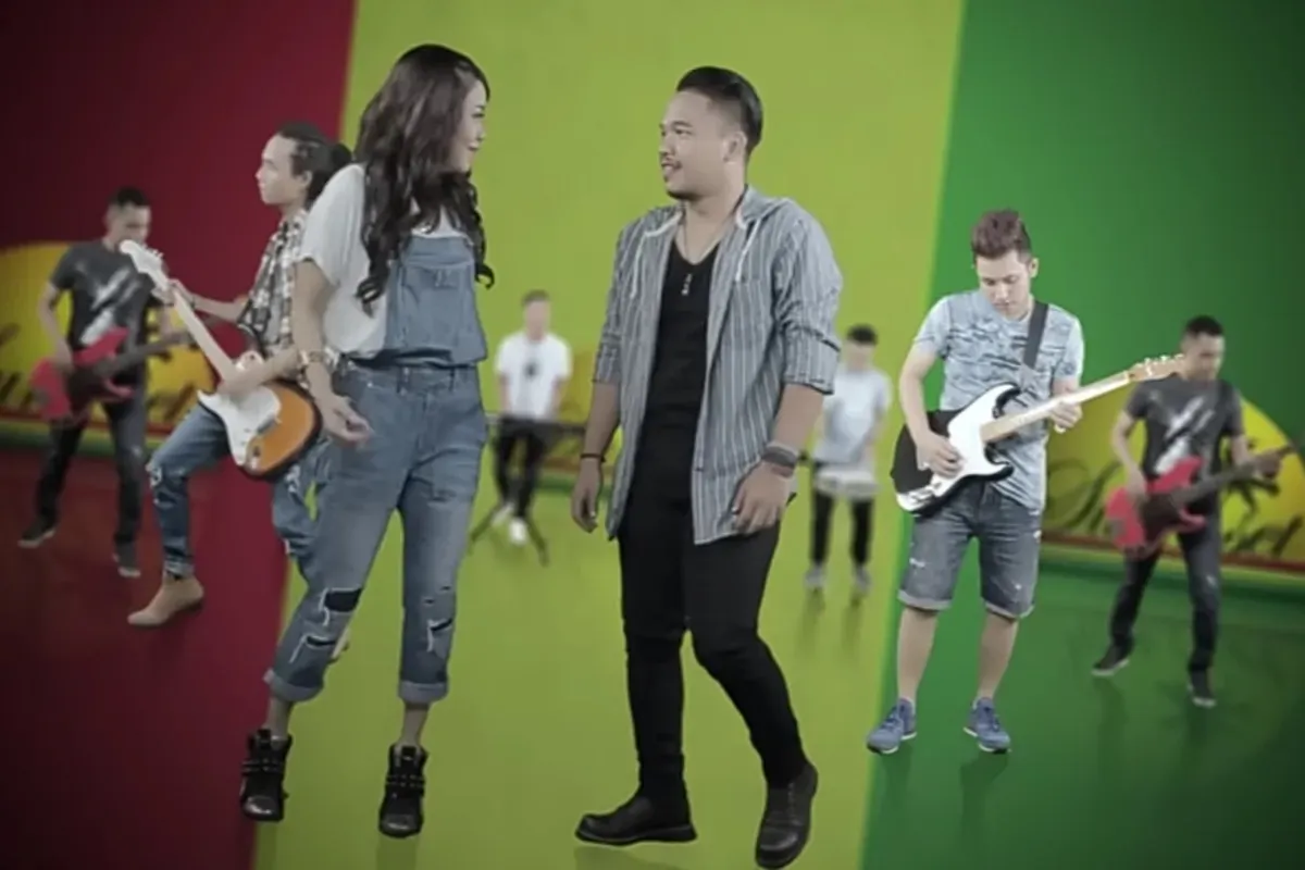Lirik lagu And I Hope dari Sunset yang pernah populer. (Sumber: YouTube/SunsetJKTVEVO)