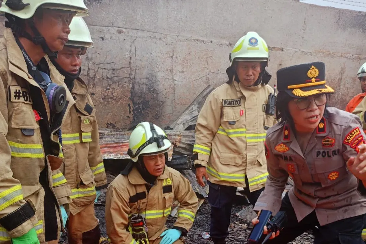 Kebakaran rumah kontrakan dan lapak barang bekas di kawasan Jagakarsa, Jaksel, menewaskan seorang wanita, Minggu, 27 Juli 2025. (Sumber: Dok. Damkar)