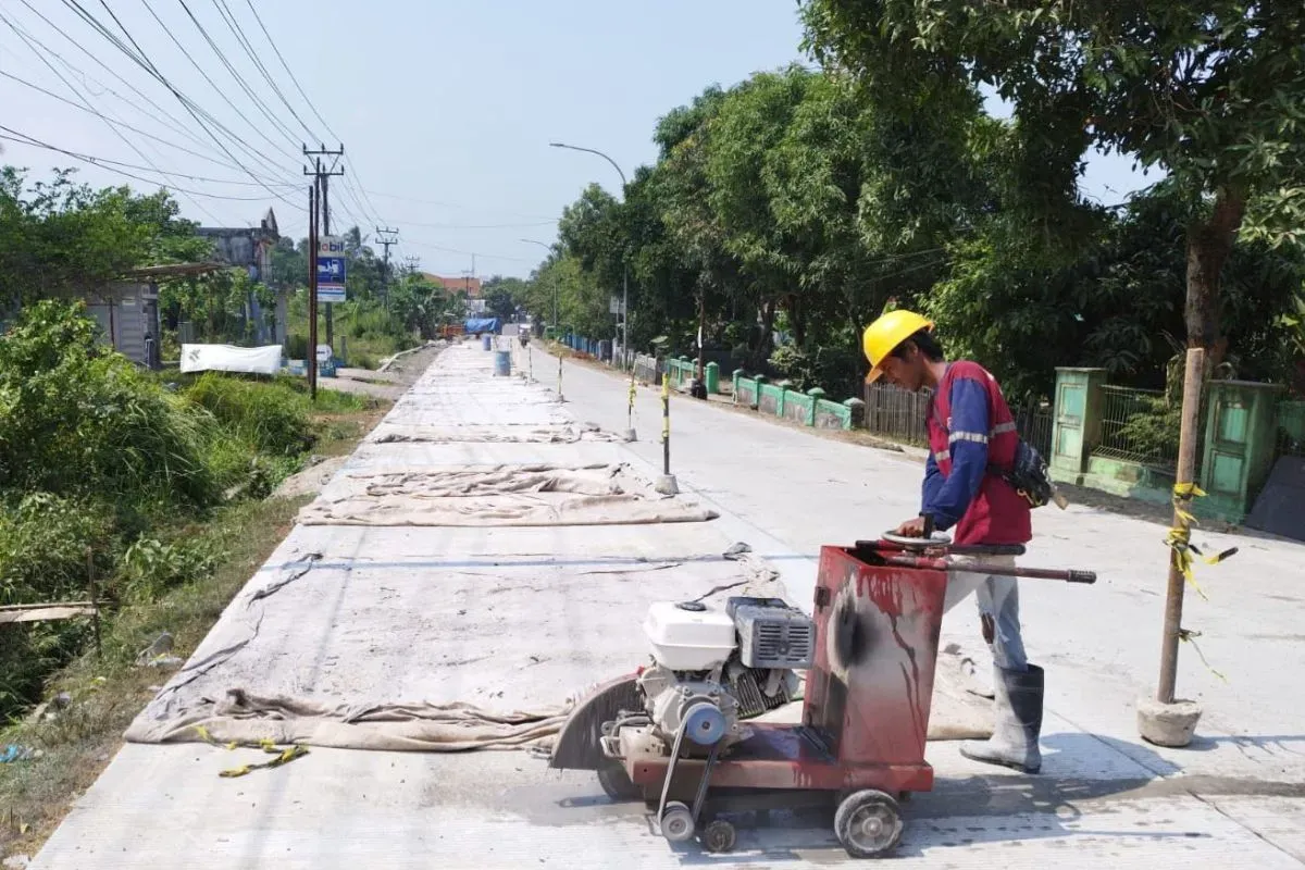 Proses perbaikan jalan nasional Simpang Malingping - Bayah, Kabupaten Lebak. (Sumber: Dok. Istimewa)