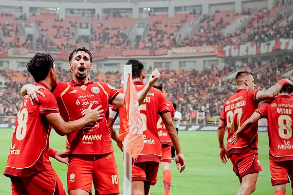 Potret pemain Persija Jakarta saat bertanding di laga uji coba melawan Arema FC. (Sumber: Persija)