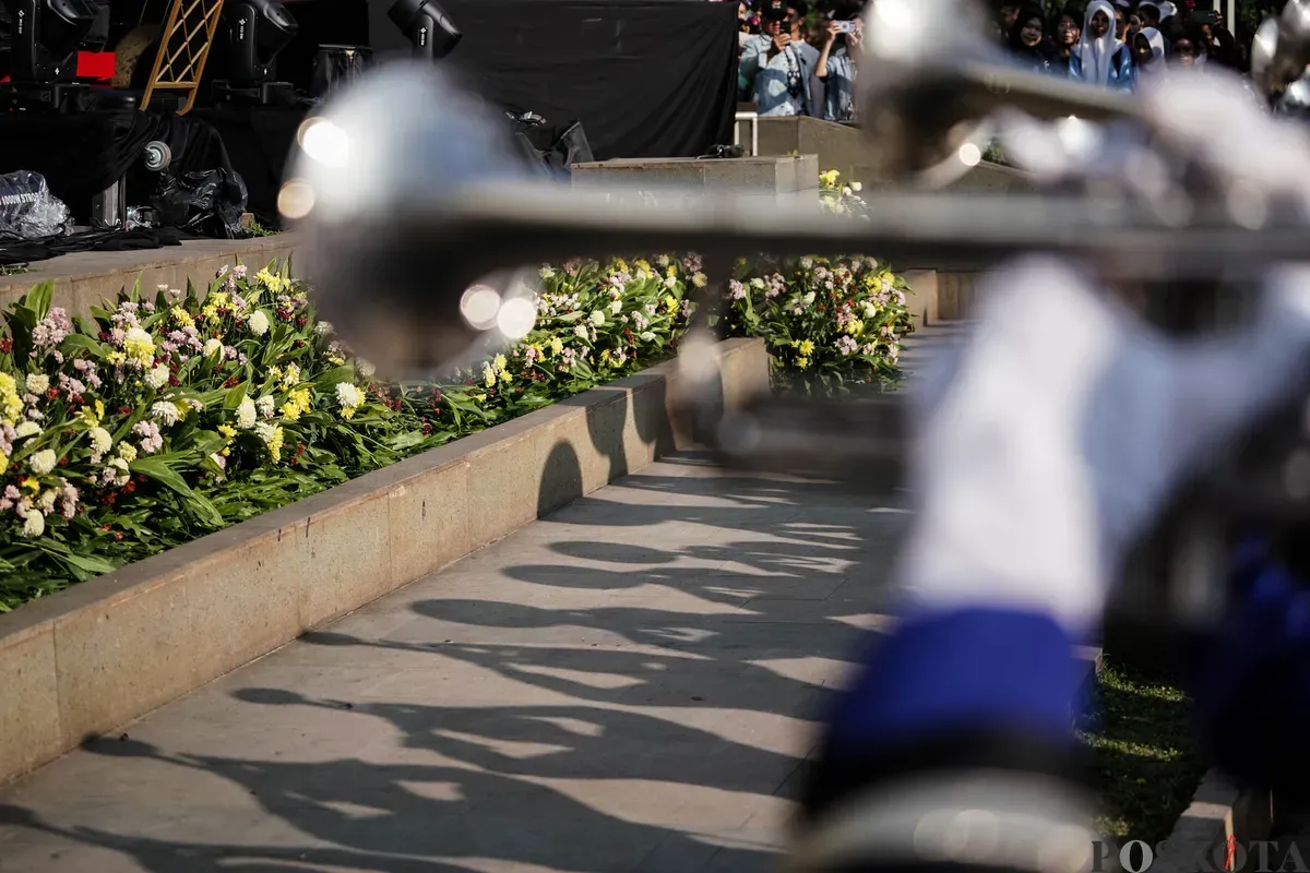 Penampilan marching band SMP Santa Ursula Jakarta pada Festival Ruang Seni Siswa di Anjungan Sarinah, Jakarta, Jum'at 25 Juli 2025. (Sumber: Poskota/Bilal Nugraha Ginanjar)