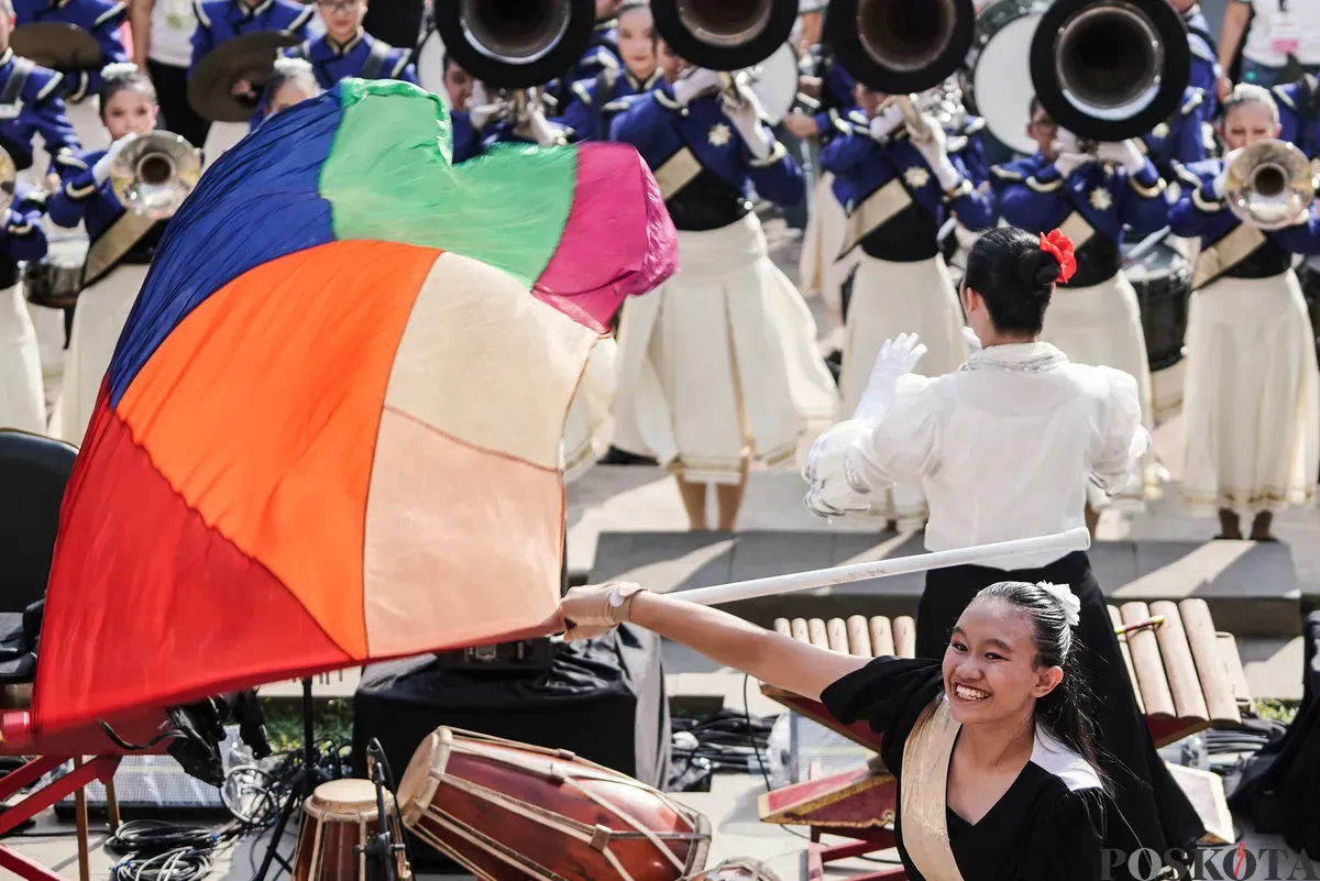 Penampilan marching band SMP Santa Ursula Jakarta pada Festival Ruang Seni Siswa di Anjungan Sarinah, Jakarta, Jum'at 25 Juli 2025. (Sumber: Poskota/Bilal Nugraha Ginanjar)