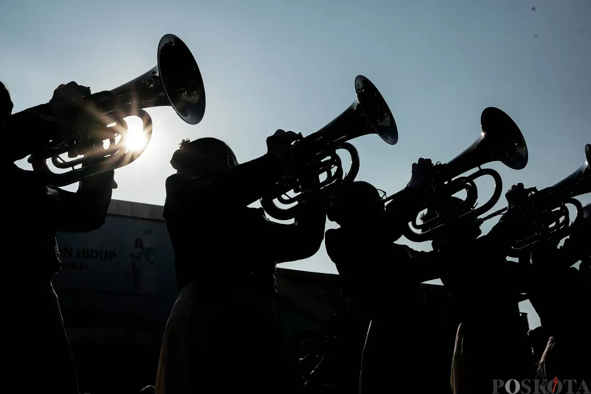 Penampilan marching band SMP Santa Ursula Jakarta pada Festival Ruang Seni Siswa di Anjungan Sarinah, Jakarta, Jum'at 25 Juli 2025. (Sumber: Poskota/Bilal Nugraha Ginanjar)