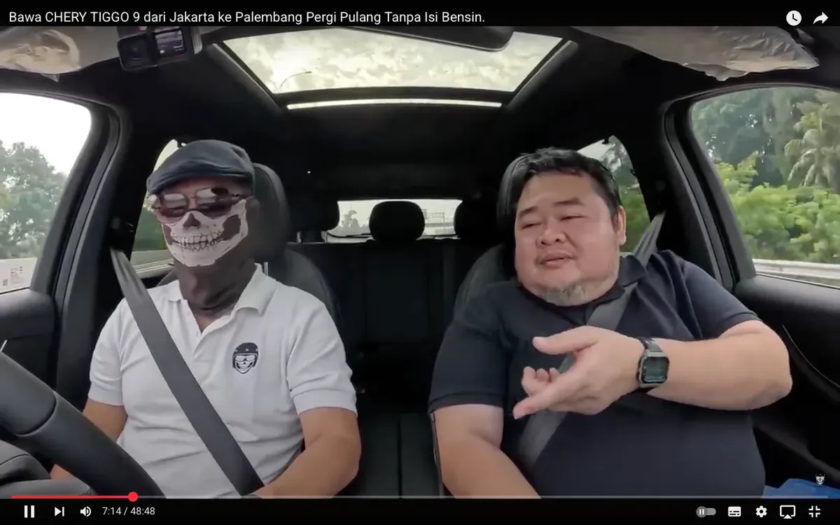 Reviewer otomotif Om Mobi jadi korban pungli di Palembang (Sumber: Youtube: Om Mobi)