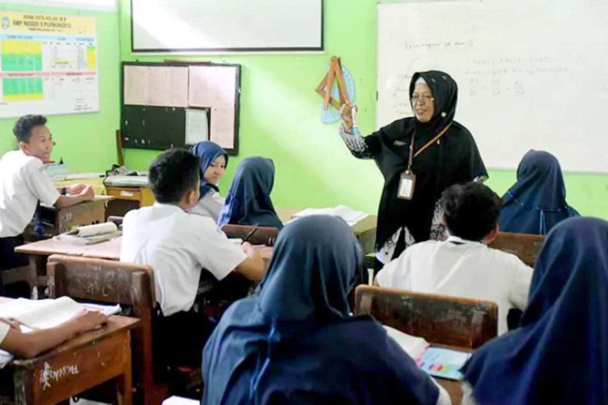 Ilustrasi PPG Guru Tertentu jenjang SMP. (Sumber: Kemendikdasmen)