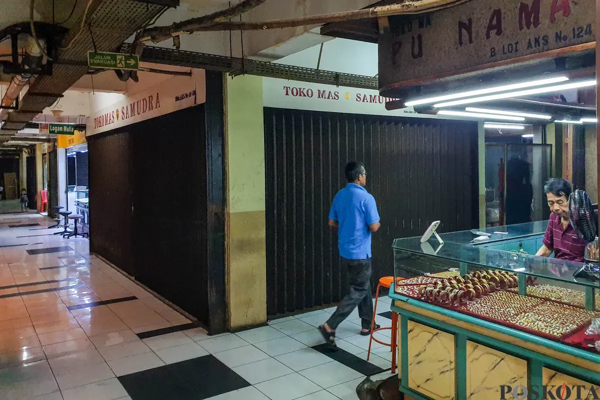 Warga beraktifitas di Pasar Kramat Jati, Jakarta Timur, Kamis, 24 Juli 2025. (Sumber: Poskota/Bilal Nugraha Ginanjar)