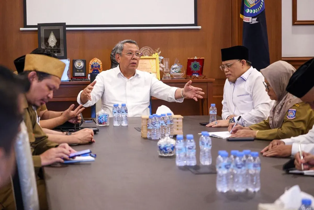 Wali Kota Tangsel, Benyamin Davnie membahas tentang MTQ ke-16 di Pemkot Tangsel, Selasa, 29 Juli 2025. (Sumber: Dok. Pemkot Tangsel)