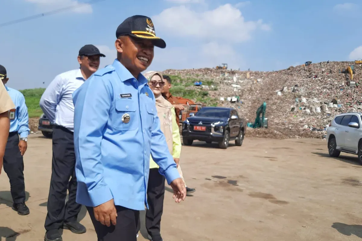 Wali Kota Depok, Supiah Suri meninjau Tempat Pembungan Akhir (TPU) Cipayung, Selasa, 29 Juli 2025. (Sumber: Dok. Pemkot Depok)